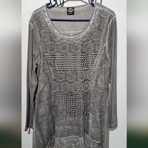 Calstyle Gray Crochet Accent, multi layer sz. L